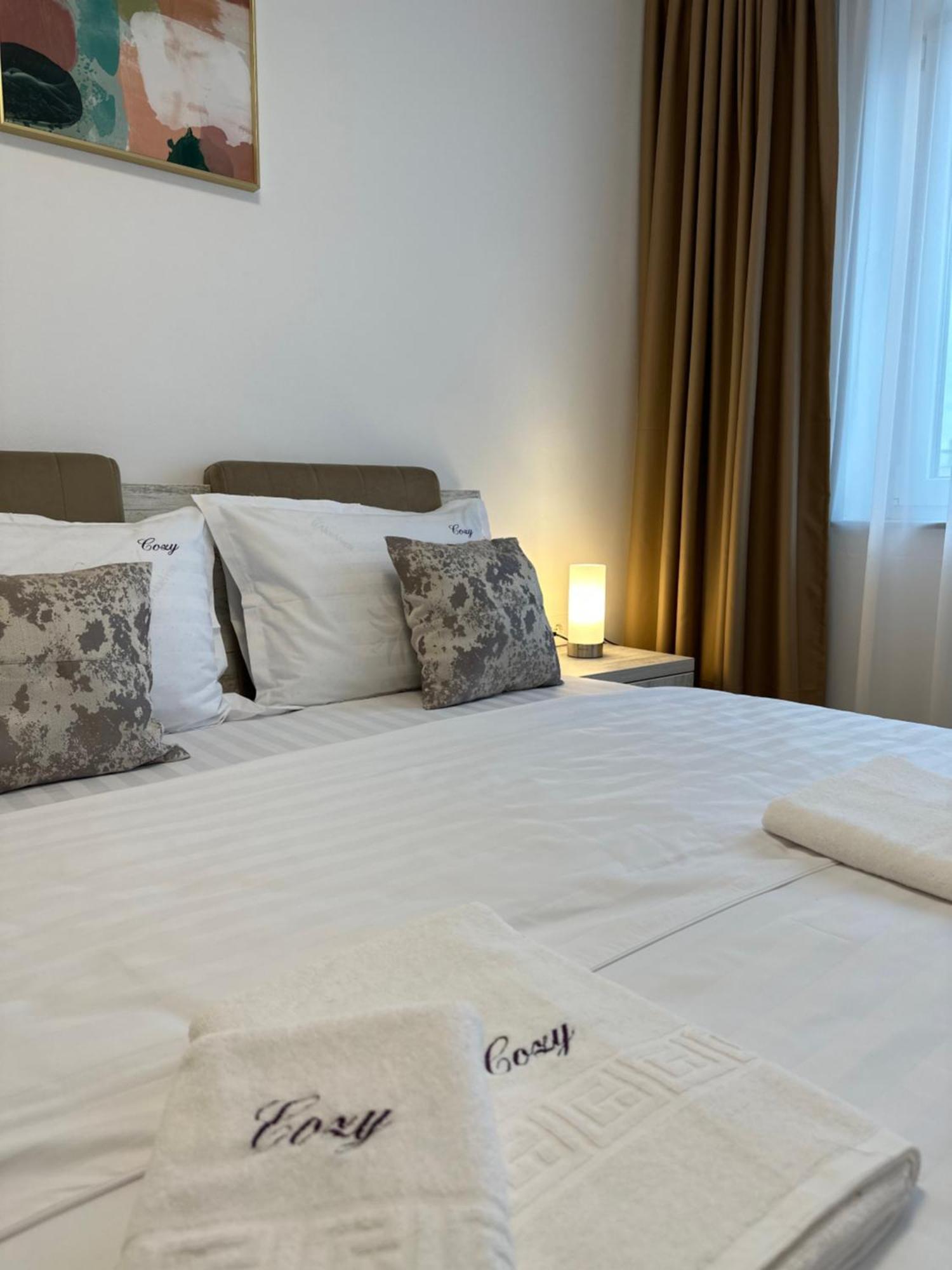 Coresi Mall Exclusive #Collection Apartments & Studios ブラショフ エクステリア 写真