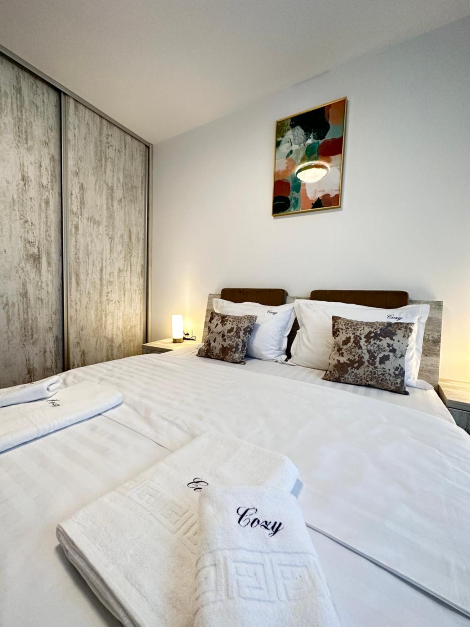 Coresi Mall Exclusive #Collection Apartments & Studios ブラショフ エクステリア 写真